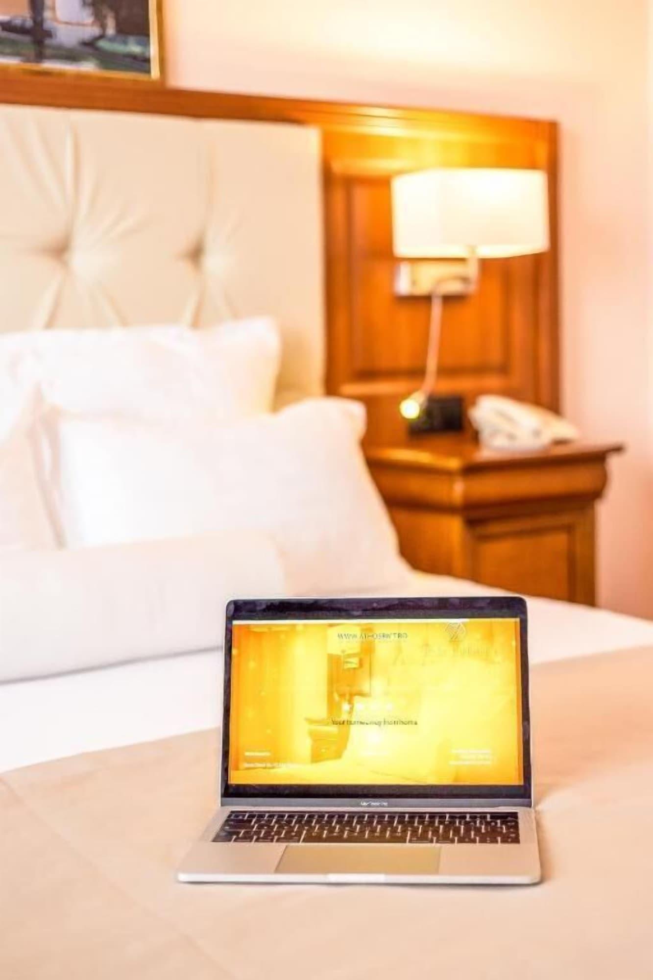 Hotel Athos R.M.T. Cluj-Napoca Eksteriør billede