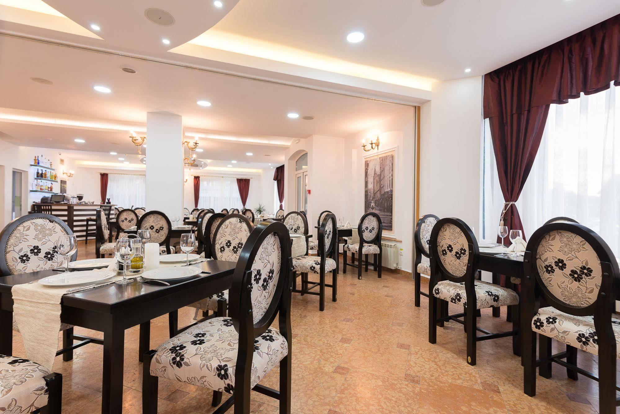 Hotel Athos R.M.T. Cluj-Napoca Eksteriør billede